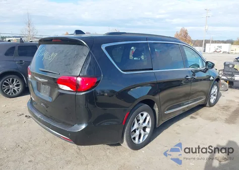 2017 Chrysler Pacifica Touring-L z USA, uszkodzony, nr VIN 2C4RC1BG0HR668154